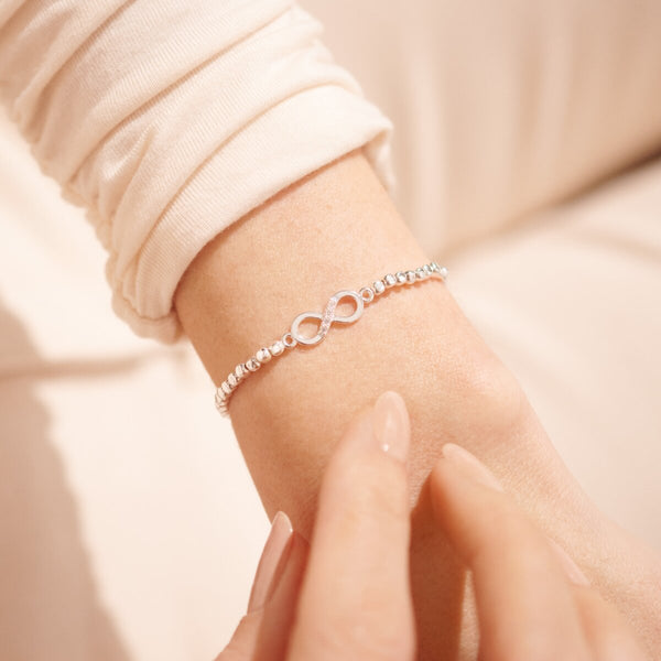 Joma stretch bracelet with infinity charm