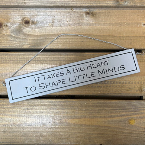 This wooden sign has to be the perfect hanging decoration for all the teachers out there. Rustic hanging wooden sign - hand painted with the printed slogan: 'It takes a big heart to teach little minds.' Handmade in the UK