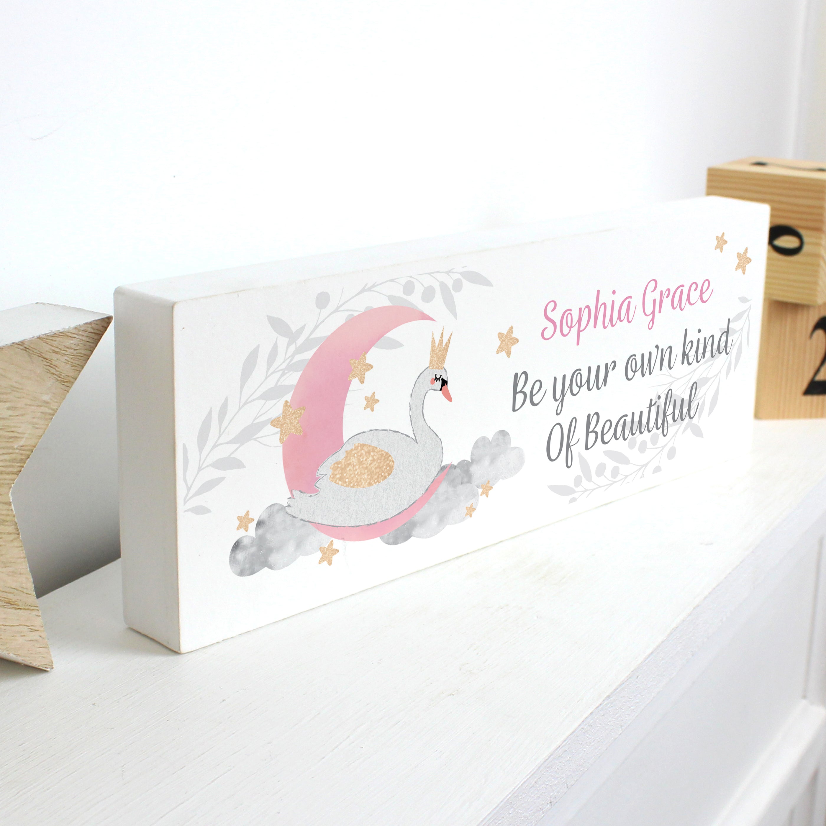 Adorable personalised swan lake wooden block decoration, a fabulous addition to a little girls room.  This sign can be personalised with 3 lines of 20 characters. Please refrain from using block capitals as this may make the personalisation hard to read.