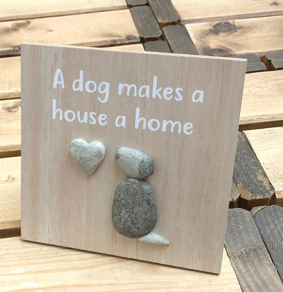 Wooden pebble plaque which reads 'A dog makes a house a home' would make a fabulous addition to your own home or a lovely gift for loved pet lovers.  The plaque features pebble design of a person and dog and is freestanding.